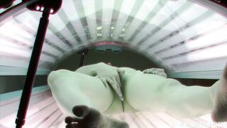 Slow Snatch Masturbation in Solarium Tube