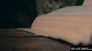 Bombshell Mira V licks a sex toy before fucking herself