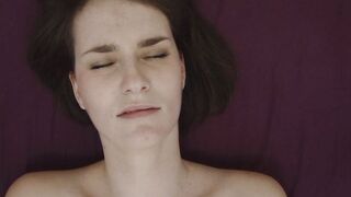 Amateur Chick Reaches Her First Twat Orgasm