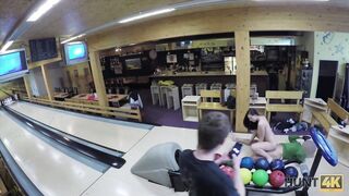 Guy penetrates attractive babe while cuckold plays bowling