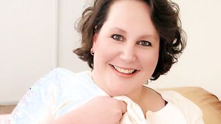 Bombshell BBW in a Bus Stop