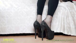 Lady Lulu dangling show in fully fashioned nylons!