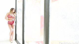 Brooklyn Chase & Isiah Maxwell are fucking on the red sofa