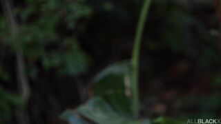 Lucky Isiah Maxwell sticks it in Willow Ryder's wet twat.