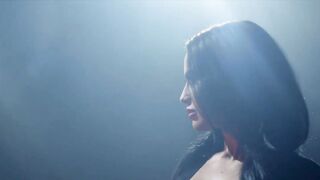 The Queen wants Assfucking on her Throne - ASAP!