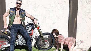 Kiara Edwards - Muffstache