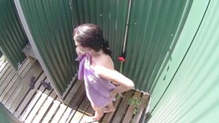 Shower Peeky In Czechia ┬┴┬┴┤･‿･)