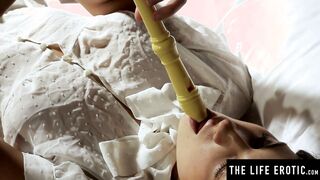 Pretty Melena A fingers her perfect beaver