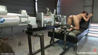 Solo big breasted hot girl cum on fucking machine