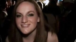Kinky lesbo teens lick muff & kiss