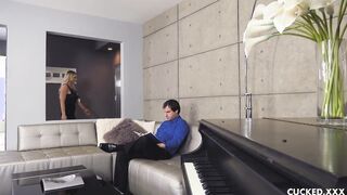 Cuckold watches from up close as Kenzie Taylor gets banged